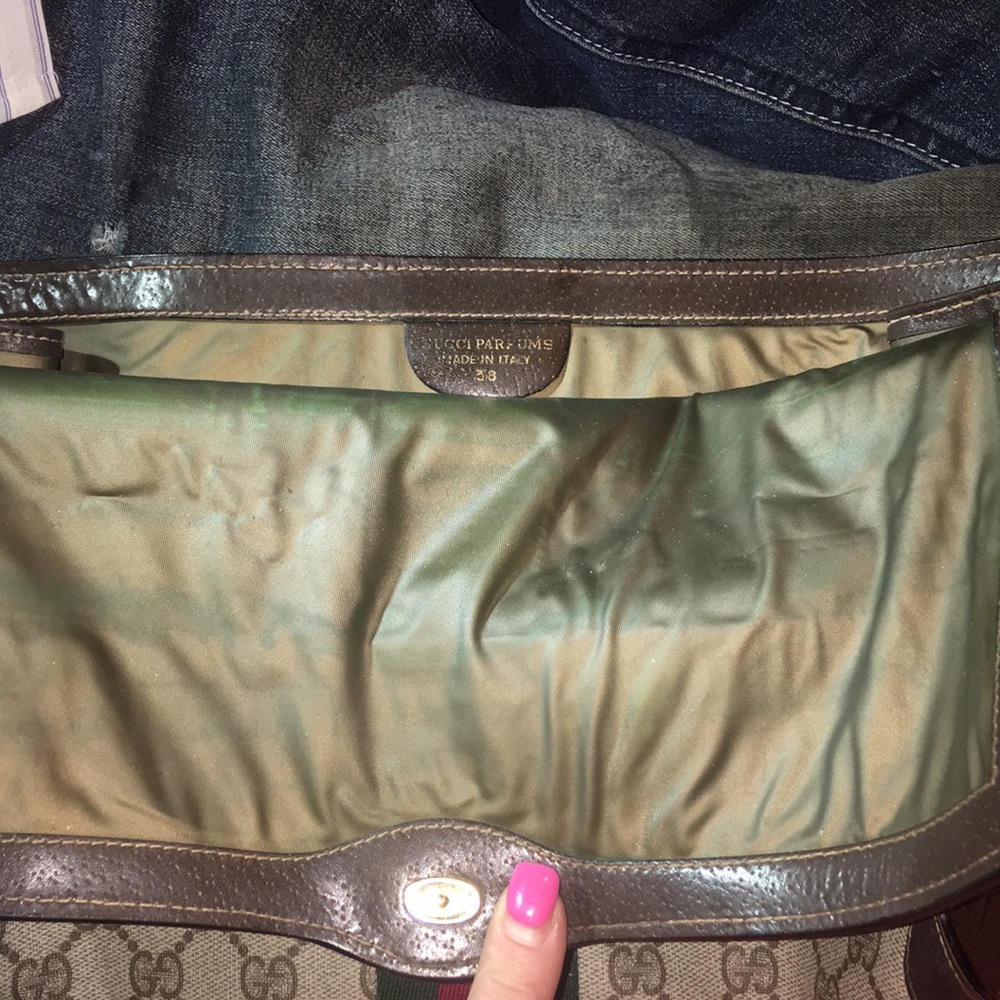 Gucci bag barely used in great condition - Picture 2 of 4